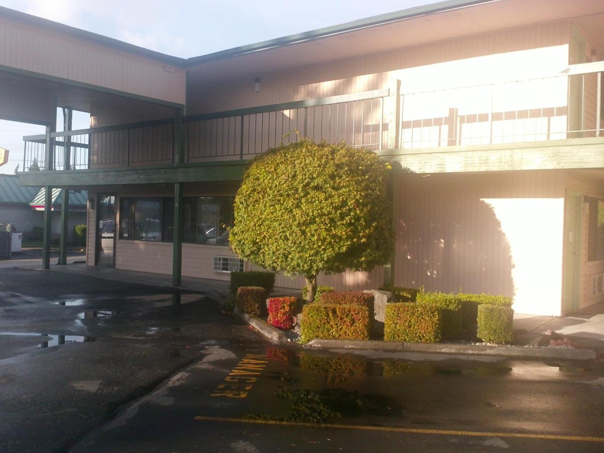 Sunrise Inn Everett Exteriör bild